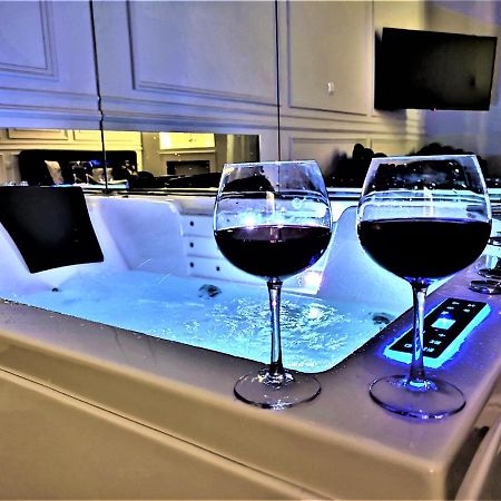 Luxury Jacuzzi Apartment Красков Екстериор снимка