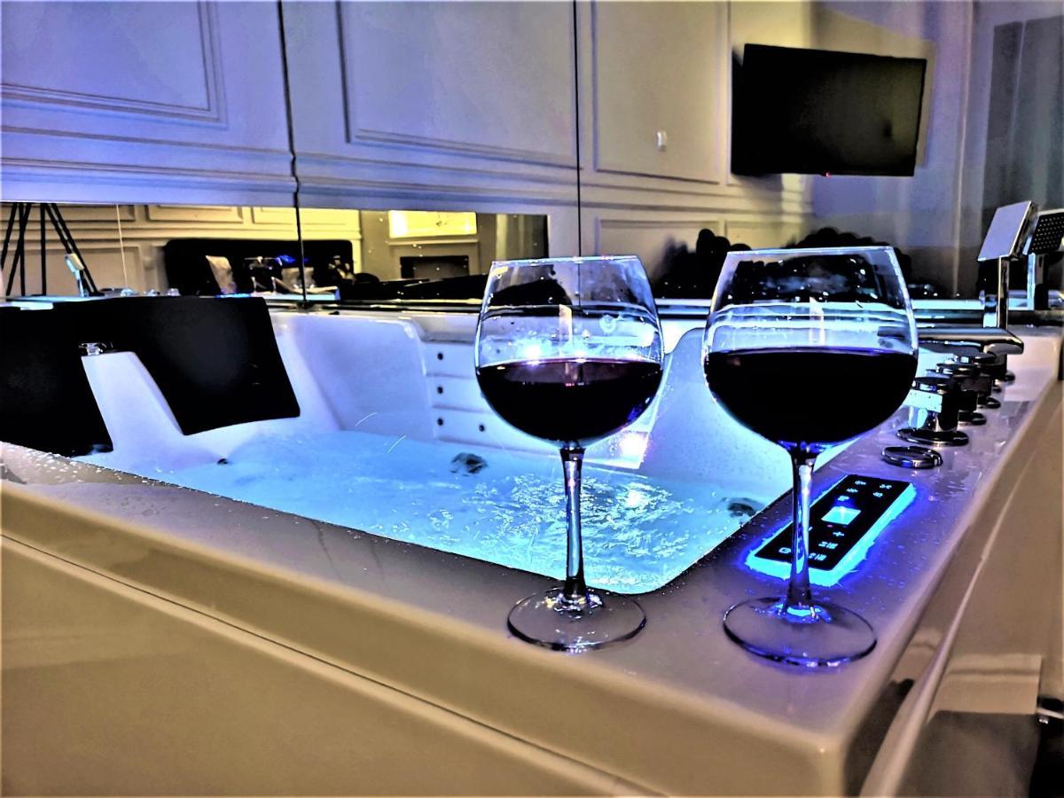 Luxury Jacuzzi Apartment Красков Екстериор снимка