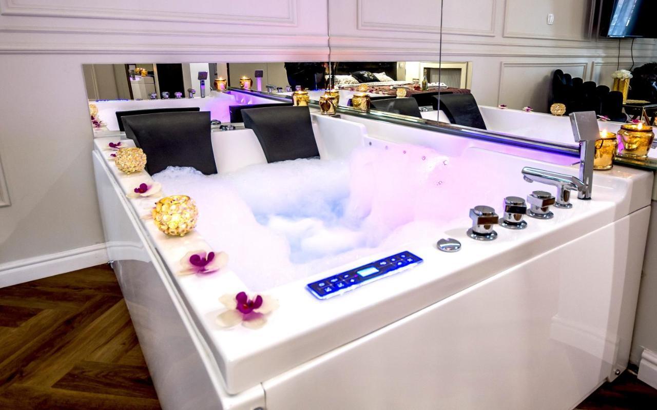 Luxury Jacuzzi Apartment Красков Екстериор снимка